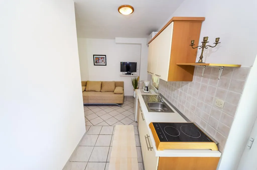 Apartments Milka Povlja   Povljana