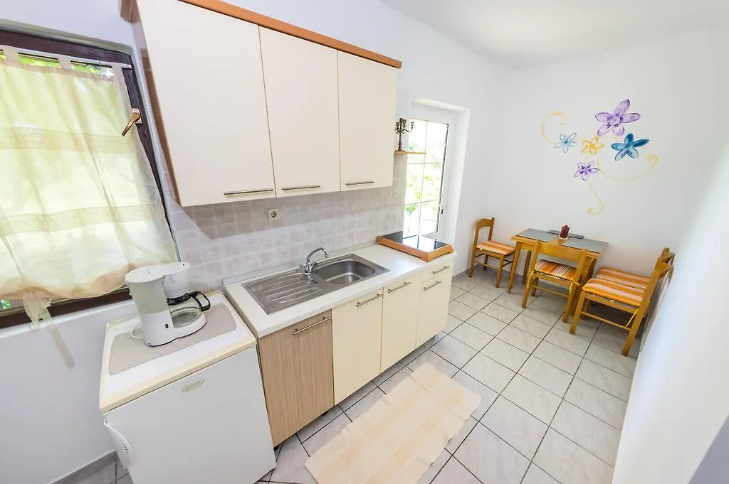 Apartments Milka Povlja